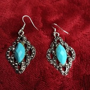 💜Dark silver and faux blue rhinestone earrings